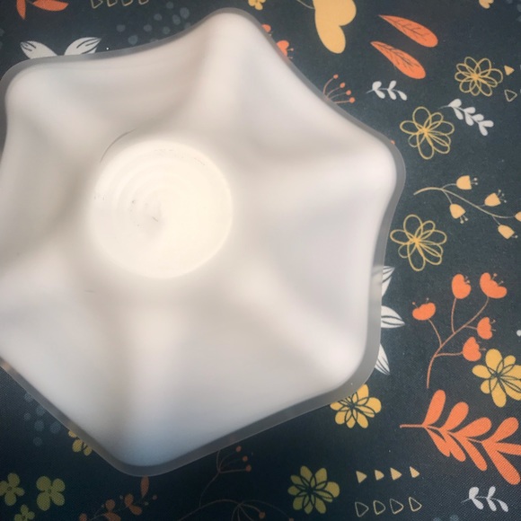WHITE MATE GLASS WAVY VASE BOWL Plate Vase Flower Shaped 9.5”  MILKY VINTAGE? - Picture 12 of 16
